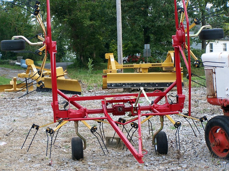 Tonuttie hay tedder